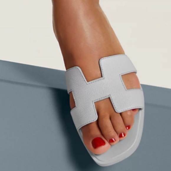 Hermes Shoes - AMPUTEE LEFT Shoe Only****Hermes Oran Sandaliconic "H" cut-out detail Sz 38 US 8